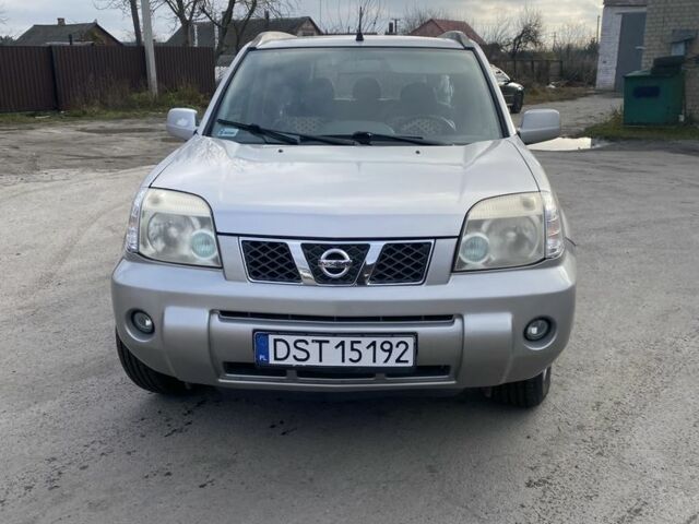 Серый Ниссан ИксТрейл, объемом двигателя 0 л и пробегом 230 тыс. км за 3700 $, фото 2 на Automoto.ua