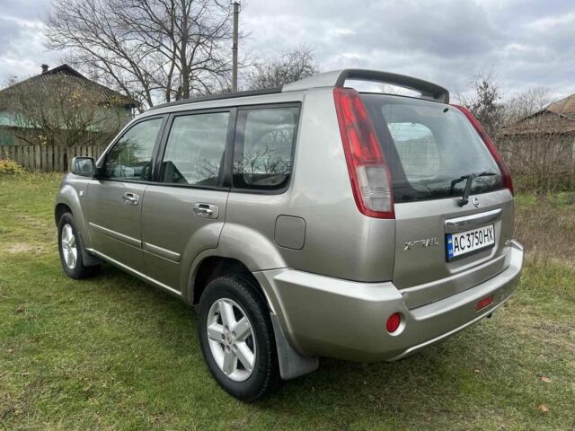 Серый Ниссан ИксТрейл, объемом двигателя 2.2 л и пробегом 261 тыс. км за 4400 $, фото 13 на Automoto.ua