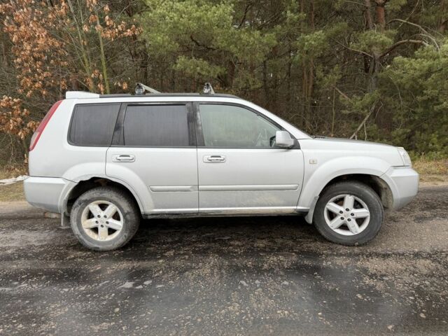 Сірий Ніссан ІксТрейл, об'ємом двигуна 2.2 л та пробігом 377 тис. км за 2550 $, фото 1 на Automoto.ua