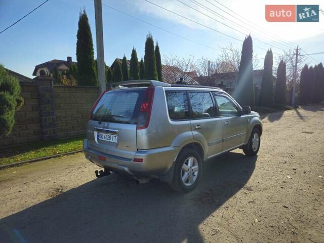 Серый Ниссан ИксТрейл, объемом двигателя 2.2 л и пробегом 230 тыс. км за 3650 $, фото 1 на Automoto.ua