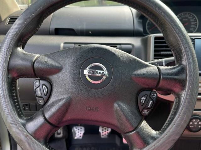 Серый Ниссан ИксТрейл, объемом двигателя 2.2 л и пробегом 370 тыс. км за 3500 $, фото 3 на Automoto.ua