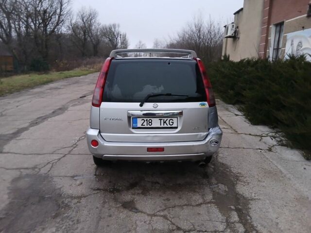 Сірий Ніссан ІксТрейл, об'ємом двигуна 0 л та пробігом 200 тис. км за 2300 $, фото 5 на Automoto.ua