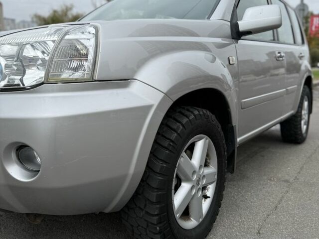 Серый Ниссан ИксТрейл, объемом двигателя 2.2 л и пробегом 313 тыс. км за 4400 $, фото 7 на Automoto.ua