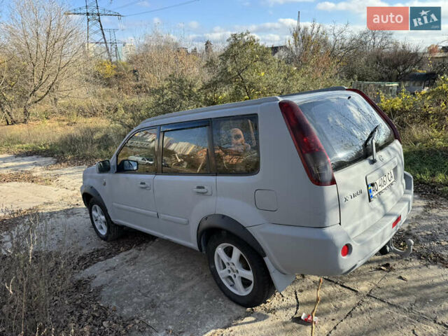 Серый Ниссан ИксТрейл, объемом двигателя 2.18 л и пробегом 320 тыс. км за 4900 $, фото 4 на Automoto.ua