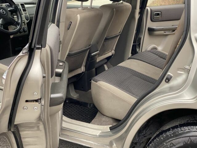 Серый Ниссан ИксТрейл, объемом двигателя 2.2 л и пробегом 290 тыс. км за 3750 $, фото 14 на Automoto.ua