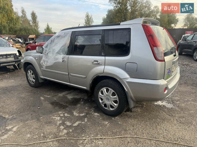 Серый Ниссан ИксТрейл, объемом двигателя 2.5 л и пробегом 250 тыс. км за 3899 $, фото 1 на Automoto.ua