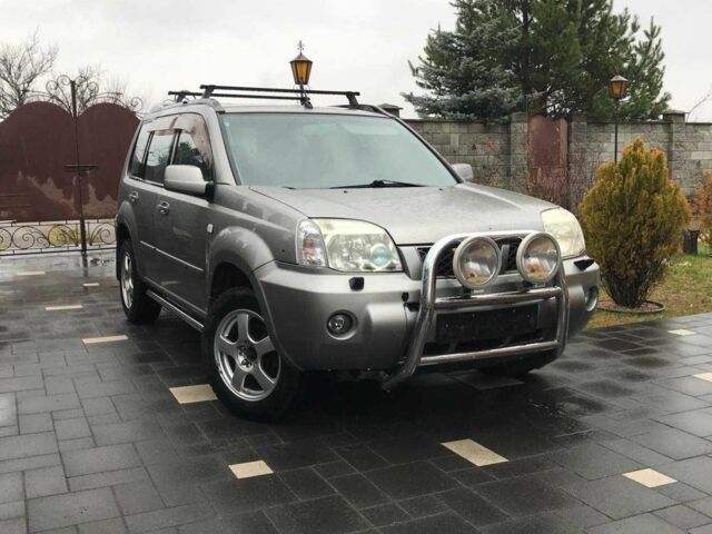 Серый Ниссан ИксТрейл, объемом двигателя 2.2 л и пробегом 188 тыс. км за 3850 $, фото 9 на Automoto.ua