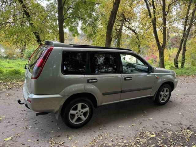 Серый Ниссан ИксТрейл, объемом двигателя 2.2 л и пробегом 240 тыс. км за 3100 $, фото 8 на Automoto.ua