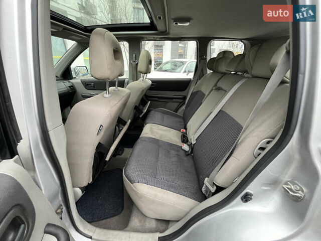 Серый Ниссан ИксТрейл, объемом двигателя 2.2 л и пробегом 299 тыс. км за 3800 $, фото 8 на Automoto.ua