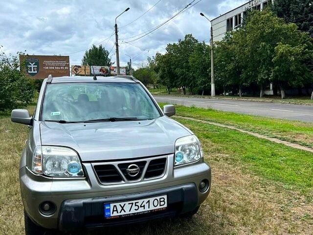 Сірий Ніссан ІксТрейл, об'ємом двигуна 2.2 л та пробігом 250 тис. км за 4800 $, фото 4 на Automoto.ua