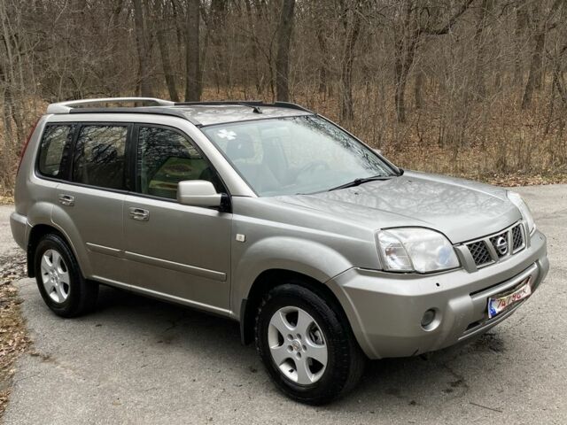 Серый Ниссан ИксТрейл, объемом двигателя 2.2 л и пробегом 290 тыс. км за 3750 $, фото 6 на Automoto.ua