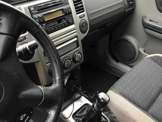 Серый Ниссан ИксТрейл, объемом двигателя 2.2 л и пробегом 188 тыс. км за 3850 $, фото 13 на Automoto.ua