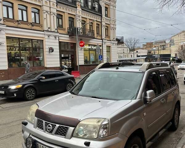 Серый Ниссан ИксТрейл, объемом двигателя 2.49 л и пробегом 250 тыс. км за 7800 $, фото 2 на Automoto.ua
