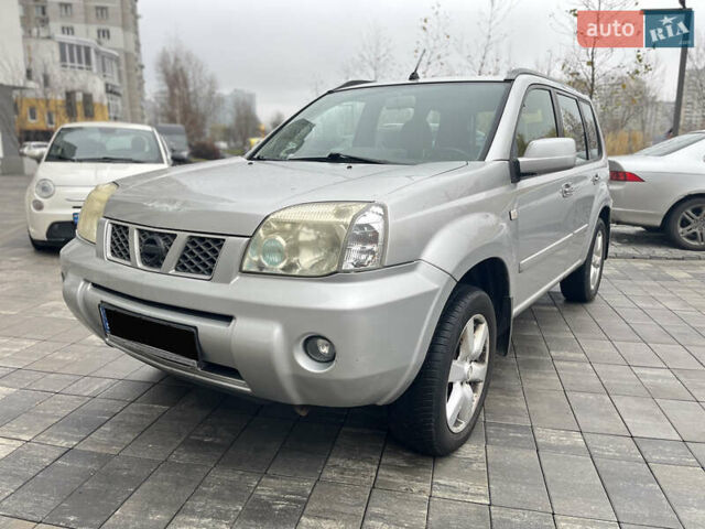 Серый Ниссан ИксТрейл, объемом двигателя 2.2 л и пробегом 299 тыс. км за 3800 $, фото 2 на Automoto.ua