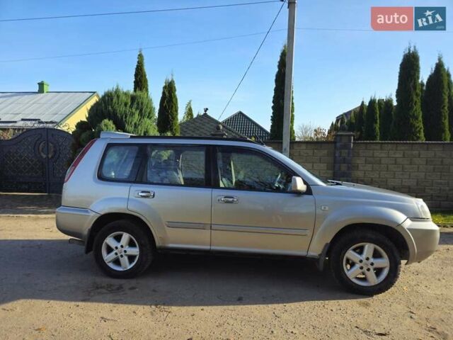 Серый Ниссан ИксТрейл, объемом двигателя 2.2 л и пробегом 230 тыс. км за 3650 $, фото 4 на Automoto.ua