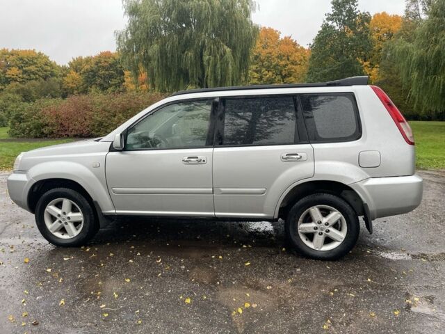 Серый Ниссан ИксТрейл, объемом двигателя 2.2 л и пробегом 287 тыс. км за 4750 $, фото 7 на Automoto.ua