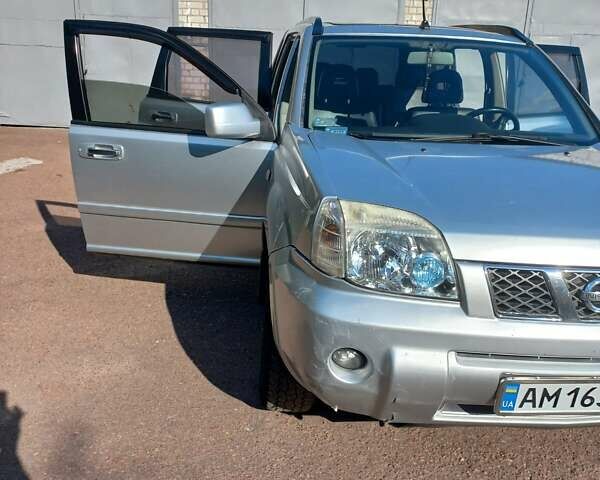 Серый Ниссан ИксТрейл, объемом двигателя 2.18 л и пробегом 300 тыс. км за 5500 $, фото 8 на Automoto.ua