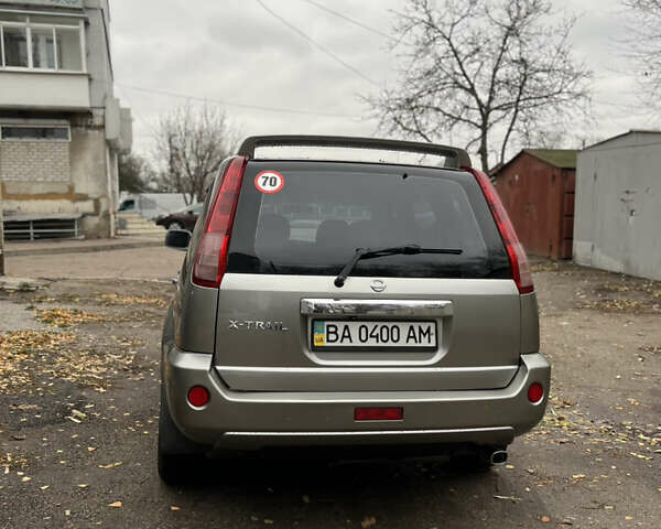 Серый Ниссан ИксТрейл, объемом двигателя 2 л и пробегом 170 тыс. км за 7400 $, фото 1 на Automoto.ua