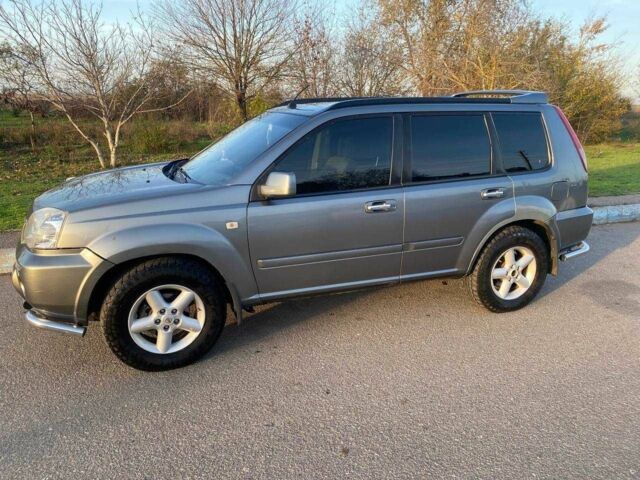 Серый Ниссан ИксТрейл, объемом двигателя 2.2 л и пробегом 337 тыс. км за 4700 $, фото 1 на Automoto.ua