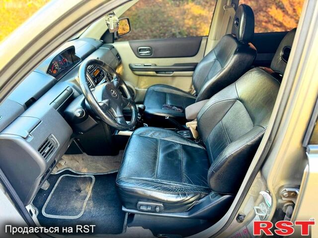 Серый Ниссан ИксТрейл, объемом двигателя 2.2 л и пробегом 238 тыс. км за 4250 $, фото 7 на Automoto.ua