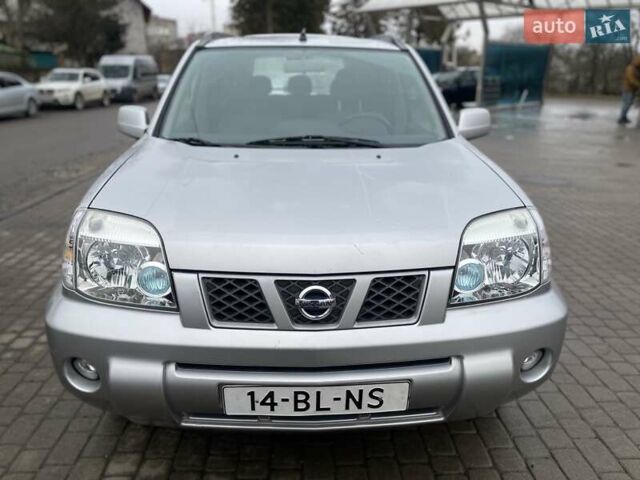 Серый Ниссан ИксТрейл, объемом двигателя 2.2 л и пробегом 272 тыс. км за 4500 $, фото 2 на Automoto.ua