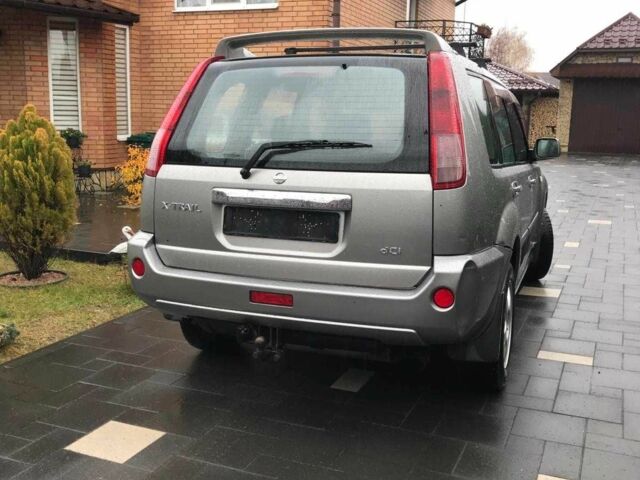 Серый Ниссан ИксТрейл, объемом двигателя 2.2 л и пробегом 188 тыс. км за 3850 $, фото 6 на Automoto.ua