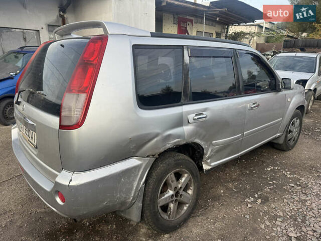 Серый Ниссан ИксТрейл, объемом двигателя 2.5 л и пробегом 250 тыс. км за 3899 $, фото 6 на Automoto.ua