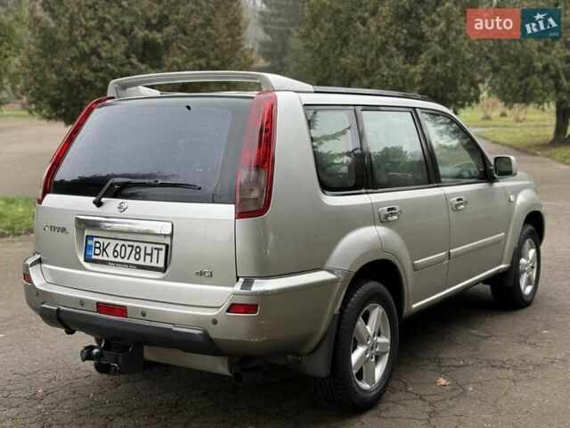 Серый Ниссан ИксТрейл, объемом двигателя 2.18 л и пробегом 280 тыс. км за 5850 $, фото 22 на Automoto.ua