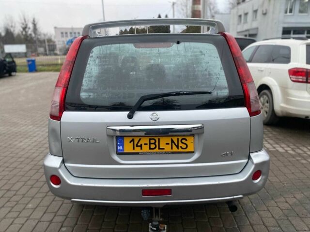 Серый Ниссан ИксТрейл, объемом двигателя 2.2 л и пробегом 272 тыс. км за 4500 $, фото 5 на Automoto.ua