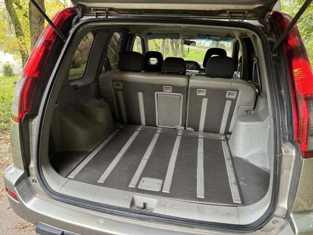 Серый Ниссан ИксТрейл, объемом двигателя 2.2 л и пробегом 240 тыс. км за 3100 $, фото 17 на Automoto.ua