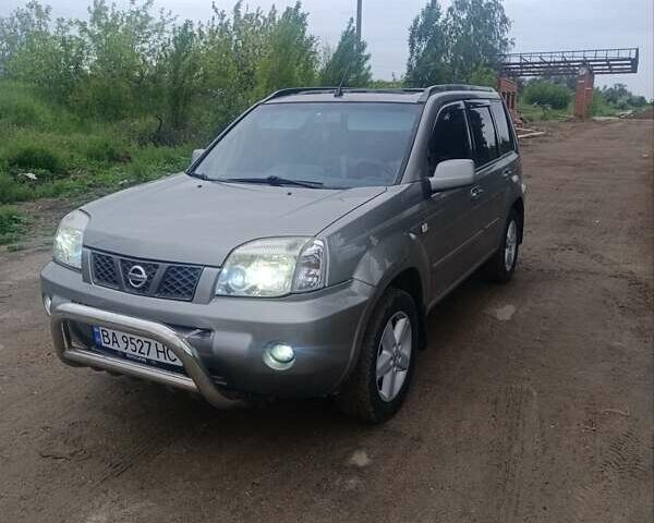 Серый Ниссан ИксТрейл, объемом двигателя 2 л и пробегом 177 тыс. км за 6300 $, фото 6 на Automoto.ua