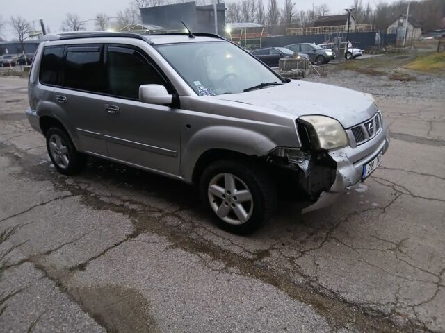 Сірий Ніссан ІксТрейл, об'ємом двигуна 0 л та пробігом 200 тис. км за 2300 $, фото 2 на Automoto.ua