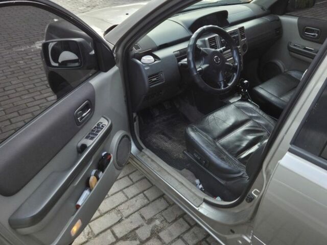 Серый Ниссан ИксТрейл, объемом двигателя 2.2 л и пробегом 280 тыс. км за 4164 $, фото 6 на Automoto.ua