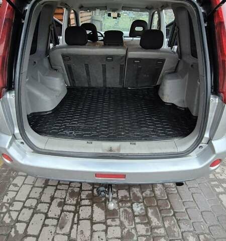 Серый Ниссан ИксТрейл, объемом двигателя 2.2 л и пробегом 490 тыс. км за 6000 $, фото 2 на Automoto.ua