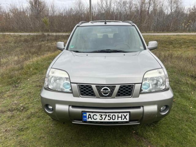 Серый Ниссан ИксТрейл, объемом двигателя 2.2 л и пробегом 261 тыс. км за 4400 $, фото 11 на Automoto.ua