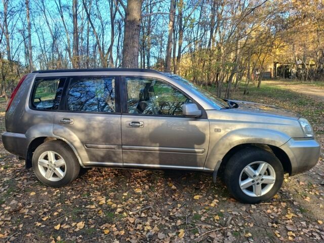 Сірий Ніссан ІксТрейл, об'ємом двигуна 2.2 л та пробігом 313 тис. км за 4500 $, фото 13 на Automoto.ua