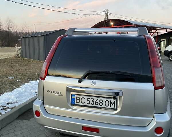 Серый Ниссан ИксТрейл, объемом двигателя 2.49 л и пробегом 261 тыс. км за 5700 $, фото 6 на Automoto.ua