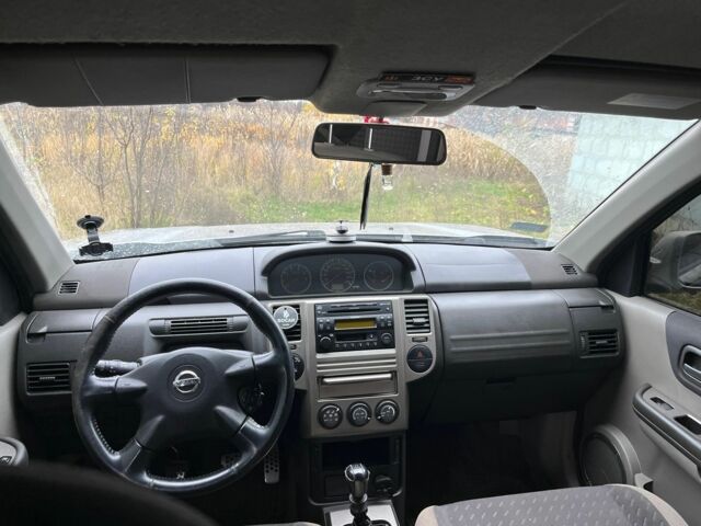 Серый Ниссан ИксТрейл, объемом двигателя 2.2 л и пробегом 350 тыс. км за 2300 $, фото 5 на Automoto.ua