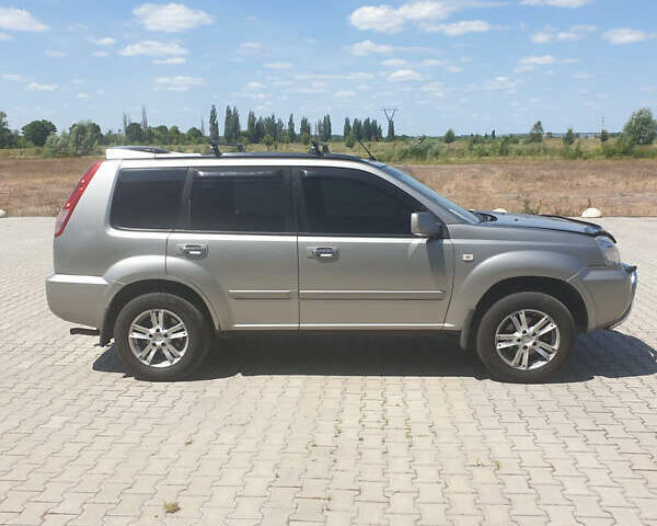 Сірий Ніссан ІксТрейл, об'ємом двигуна 2 л та пробігом 396 тис. км за 6499 $, фото 5 на Automoto.ua