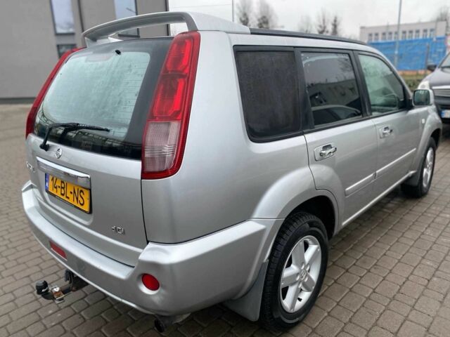 Серый Ниссан ИксТрейл, объемом двигателя 2.2 л и пробегом 272 тыс. км за 4500 $, фото 3 на Automoto.ua