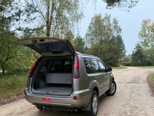 Сірий Ніссан ІксТрейл, об'ємом двигуна 2 л та пробігом 317 тис. км за 4000 $, фото 6 на Automoto.ua