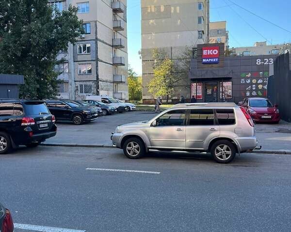 Серый Ниссан ИксТрейл, объемом двигателя 2.49 л и пробегом 250 тыс. км за 7800 $, фото 9 на Automoto.ua