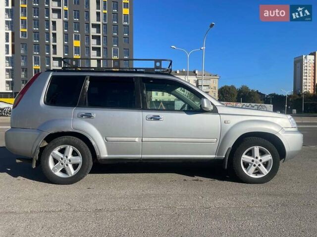 Серый Ниссан ИксТрейл, объемом двигателя 2.18 л и пробегом 405 тыс. км за 5500 $, фото 2 на Automoto.ua