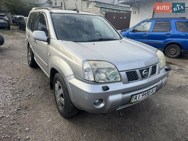 Серый Ниссан ИксТрейл, объемом двигателя 2.5 л и пробегом 250 тыс. км за 3899 $, фото 11 на Automoto.ua