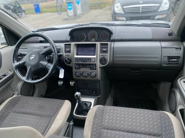 Серый Ниссан ИксТрейл, объемом двигателя 2.2 л и пробегом 272 тыс. км за 4500 $, фото 14 на Automoto.ua