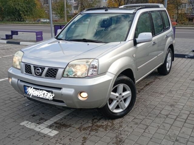 Серый Ниссан ИксТрейл, объемом двигателя 0 л и пробегом 300 тыс. км за 3250 $, фото 2 на Automoto.ua