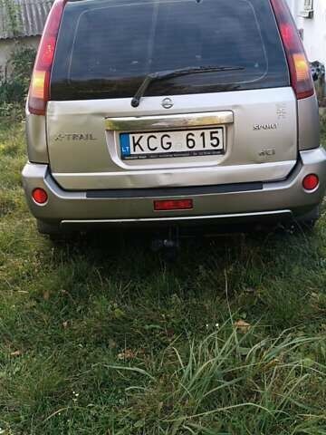 Серый Ниссан ИксТрейл, объемом двигателя 2.2 л и пробегом 350 тыс. км за 3400 $, фото 21 на Automoto.ua