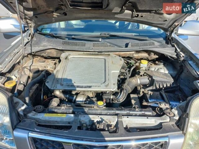 Серый Ниссан ИксТрейл, объемом двигателя 2.18 л и пробегом 300 тыс. км за 5500 $, фото 7 на Automoto.ua