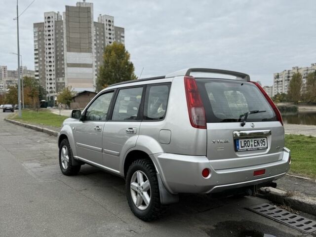 Серый Ниссан ИксТрейл, объемом двигателя 2.2 л и пробегом 313 тыс. км за 4400 $, фото 5 на Automoto.ua