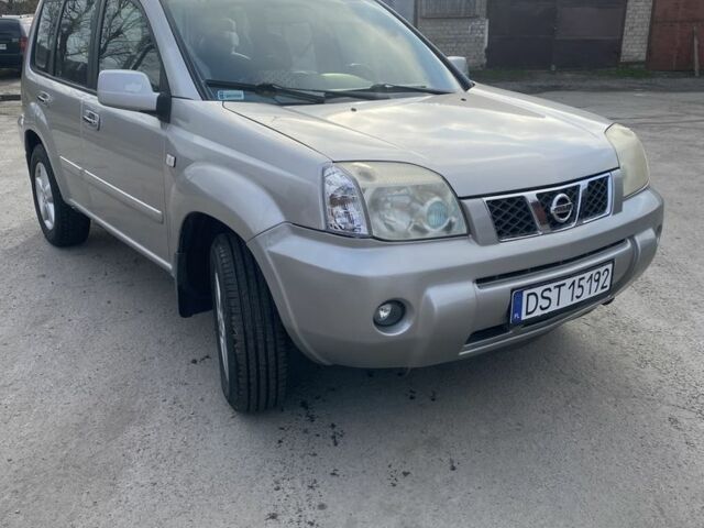 Сірий Ніссан ІксТрейл, об'ємом двигуна 0 л та пробігом 230 тис. км за 3499 $, фото 1 на Automoto.ua